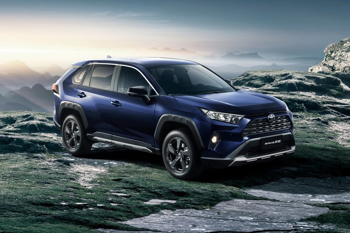 180 χλμ/ώρα Μέγιστη ταχύτητα Toyota Βενζίνη RVA4 5 πόρτες 5 θέσεις SUV