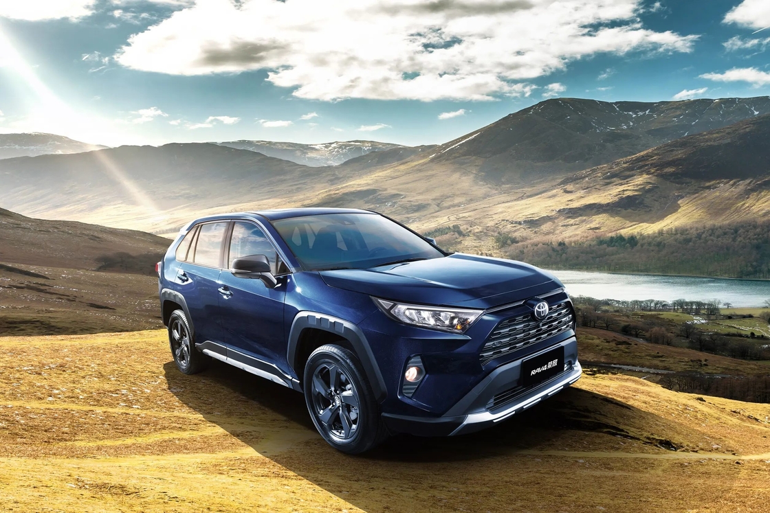 180 χλμ/ώρα Μέγιστη ταχύτητα Toyota Βενζίνη RVA4 5 πόρτες 5 θέσεις SUV