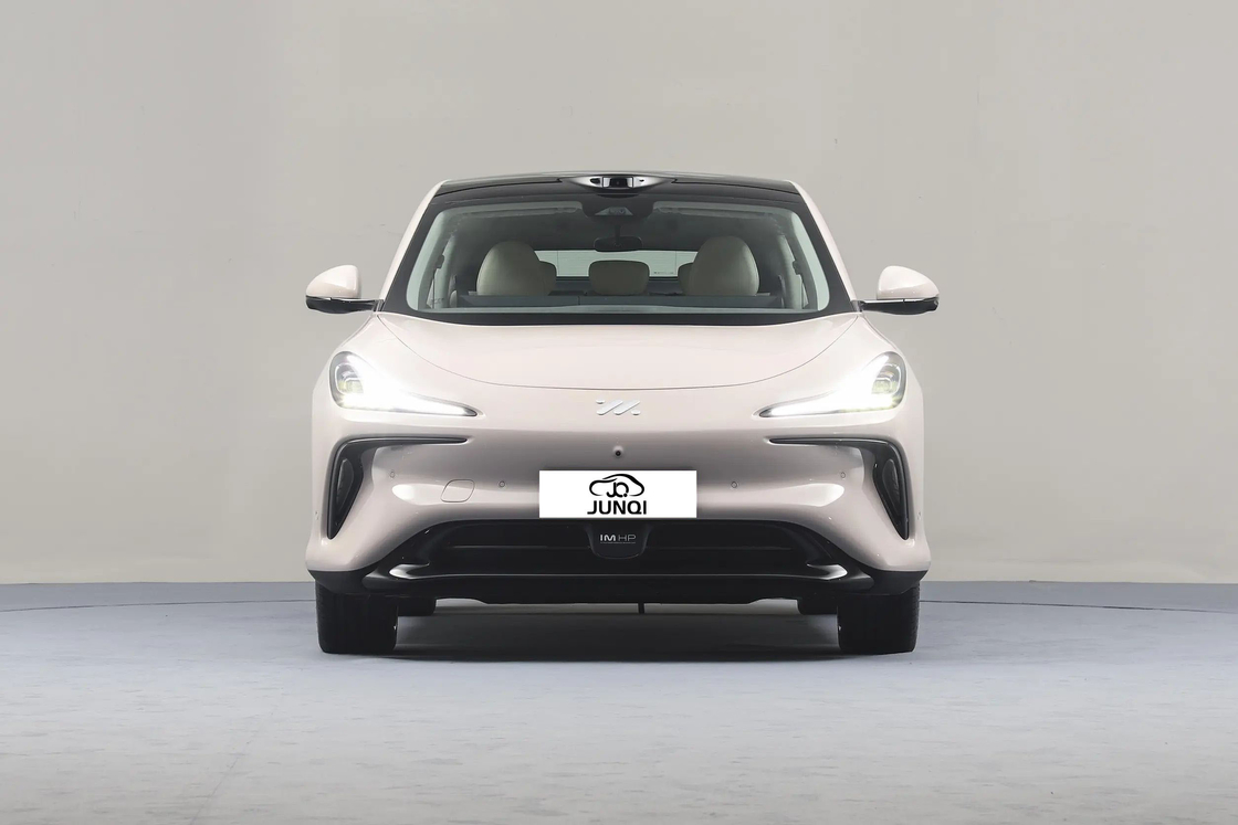 4 πόρτες IM Ηλεκτρικό αυτοκίνητο Zhiji LS6 Luxury Electric Sedan 250KW Max Motor Power