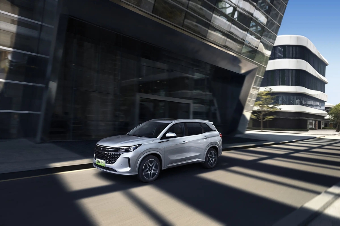 5 θέσεις AWD Seres Ηλεκτρικό αυτοκίνητο SUV 120 ίππους Και οδήγηση χωρίς εκπομπές
