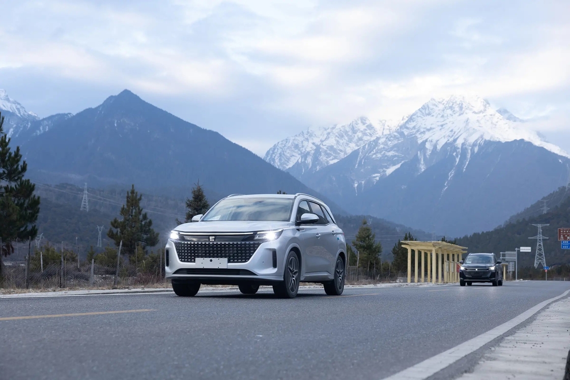 5 θέσεις AWD Seres Ηλεκτρικό αυτοκίνητο SUV 120 ίππους Και οδήγηση χωρίς εκπομπές