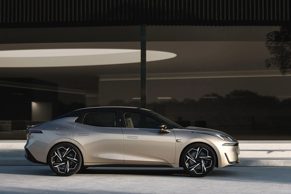 Η Lynk Co 07 είναι το τέλειο συνδυασμό απόδοσης και βιωσιμότητας για την αστική ζωή.