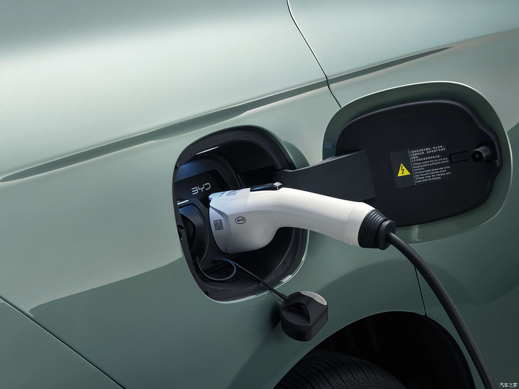 Μέγιστη ταχύτητα 180km/h BYD Electric Car Seal 06 μεσαίου μεγέθους Plug In Hybrid Electric Car