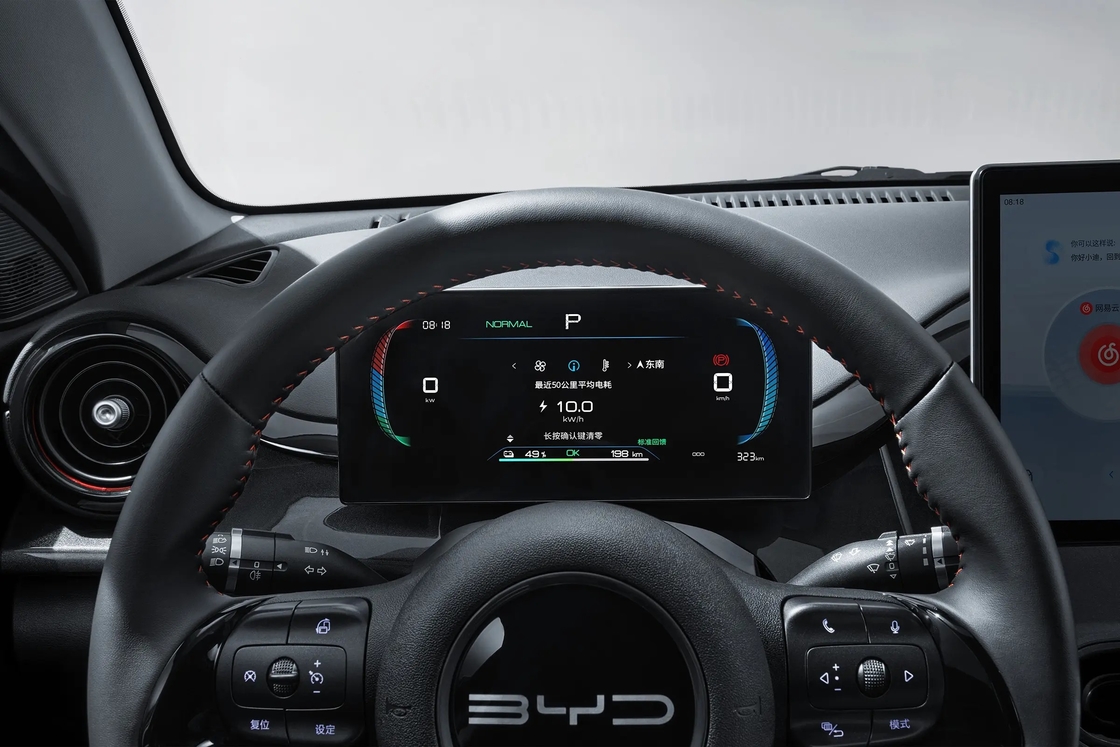 BYD E2 405km Νέα Ενέργεια Ηλεκτρικό Σεντάν Αριστερό χειροκίνητο EV 5 πόρτες 5 θέσεις