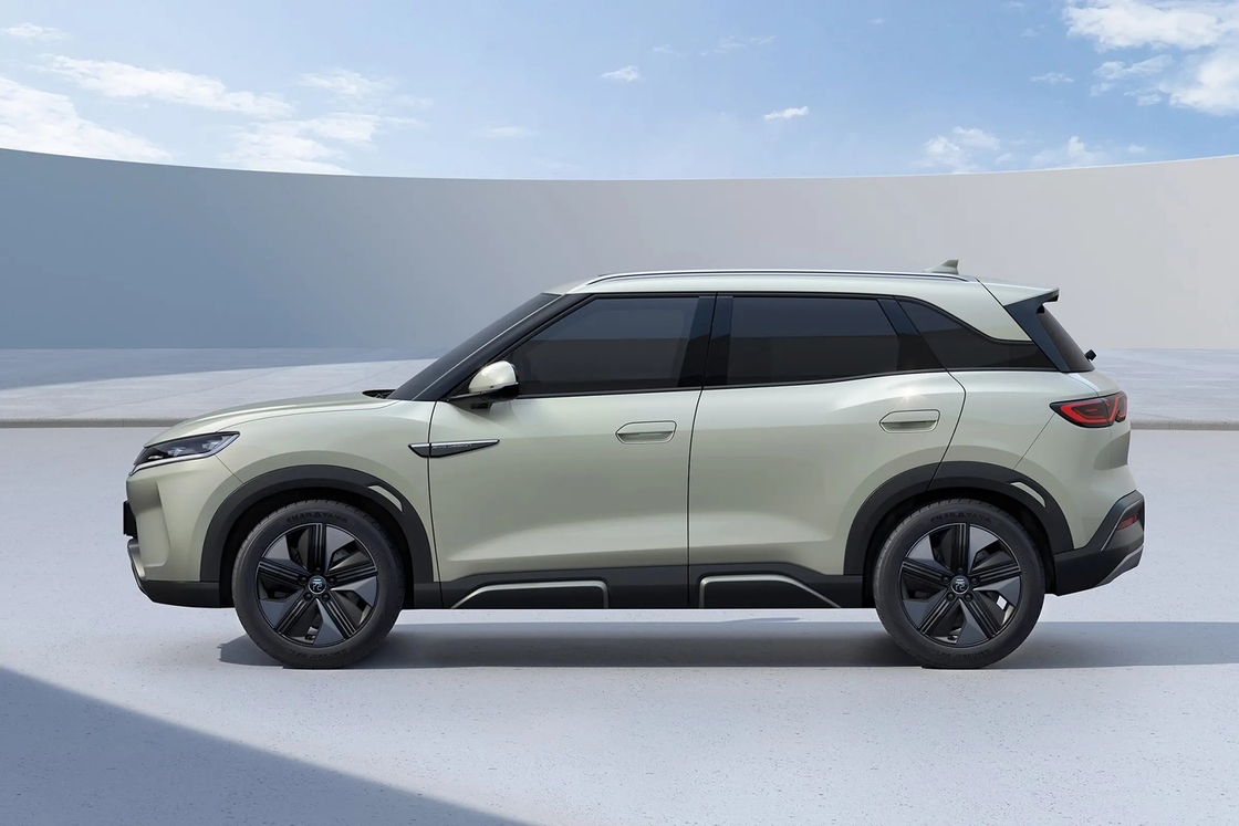 Η BYD Yuan UP το μετασχηματιστικό ηλεκτρικό υποσυμπληρωματικό crossover για τη σύγχρονη αστική κινητικότητα