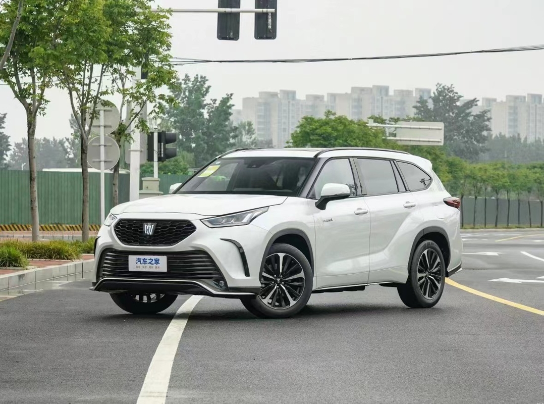 Τυπο Sedan Υβριδικό Toyota Ηλεκτρικό αυτοκίνητο 4 πόρτες 5 θέσεις Toyota Crown Land Release