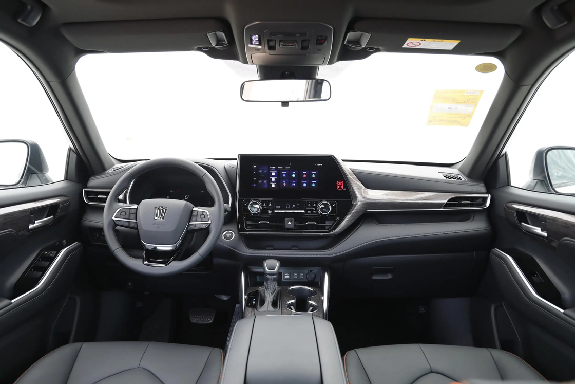 Το Toyota Crown Land Release Lufang Ηλεκτρικό αυτοκίνητο τετρακίνητο EV 155 mph Μέγιστη ταχύτητα