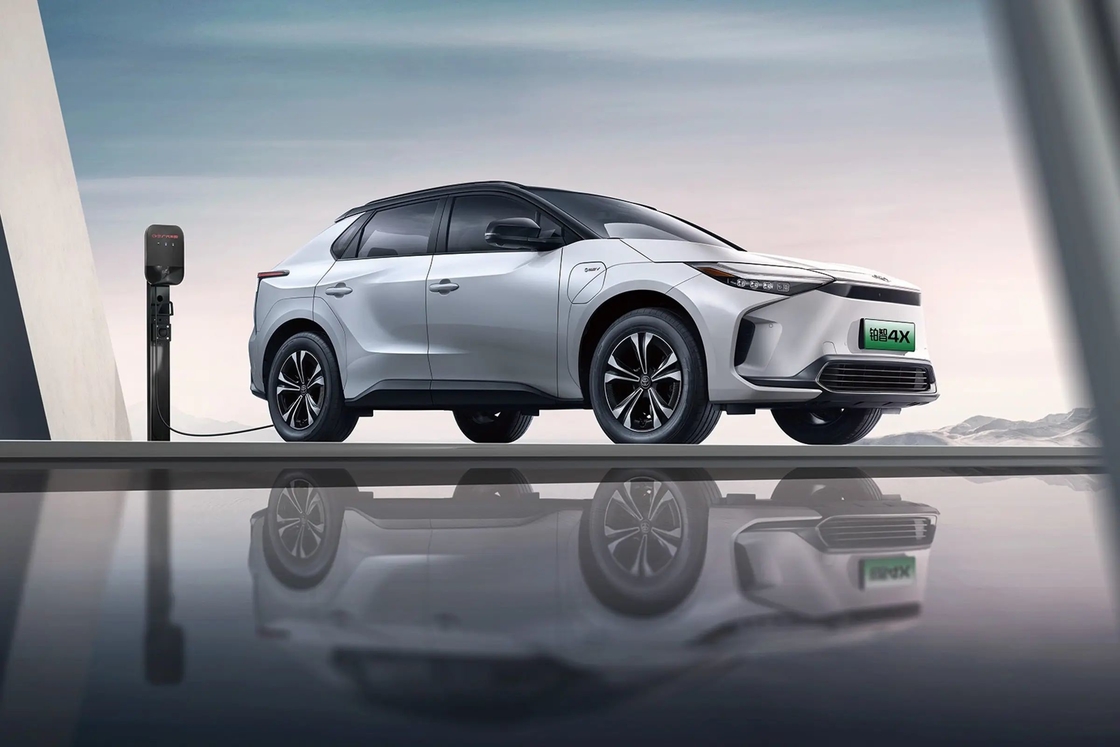 Υβριδικό Toyota Bz 4X SUV Ηλεκτρικό Για Περιβαλλοντικά Συνειδητοποιημένους Καταναλωτές Και Εξωτερικούς Εραστές