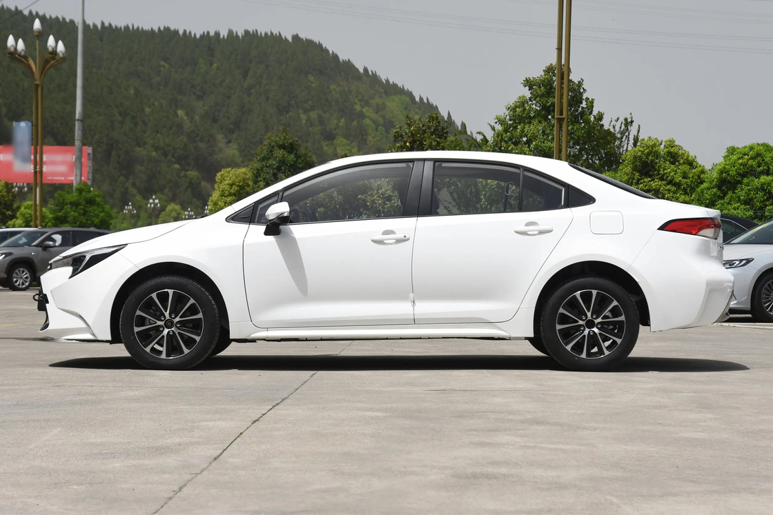 Τύπος Sedan Toyota Ηλεκτρικό αυτοκίνητο 101KW 1.8L 98HP L4 Υβριδικός κινητήρας