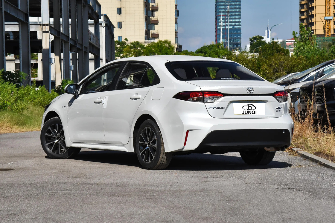 Τύπος Sedan Toyota Ηλεκτρικό αυτοκίνητο 101KW 1.8L 98HP L4 Υβριδικός κινητήρας