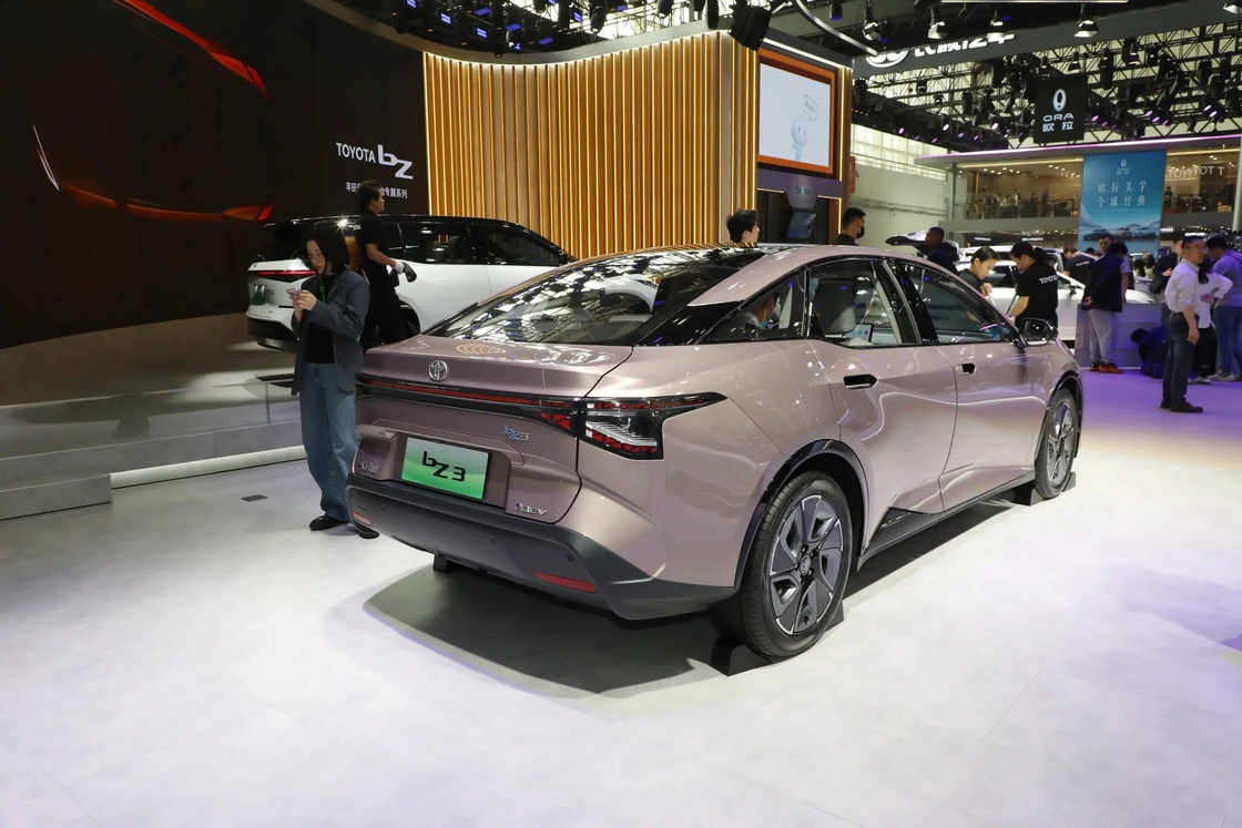 BZ3 Toyota Ηλεκτρικό Αυτοκίνητο FWD Τύπος Sedan με σχεδιασμό σχάρας υπογραφής
