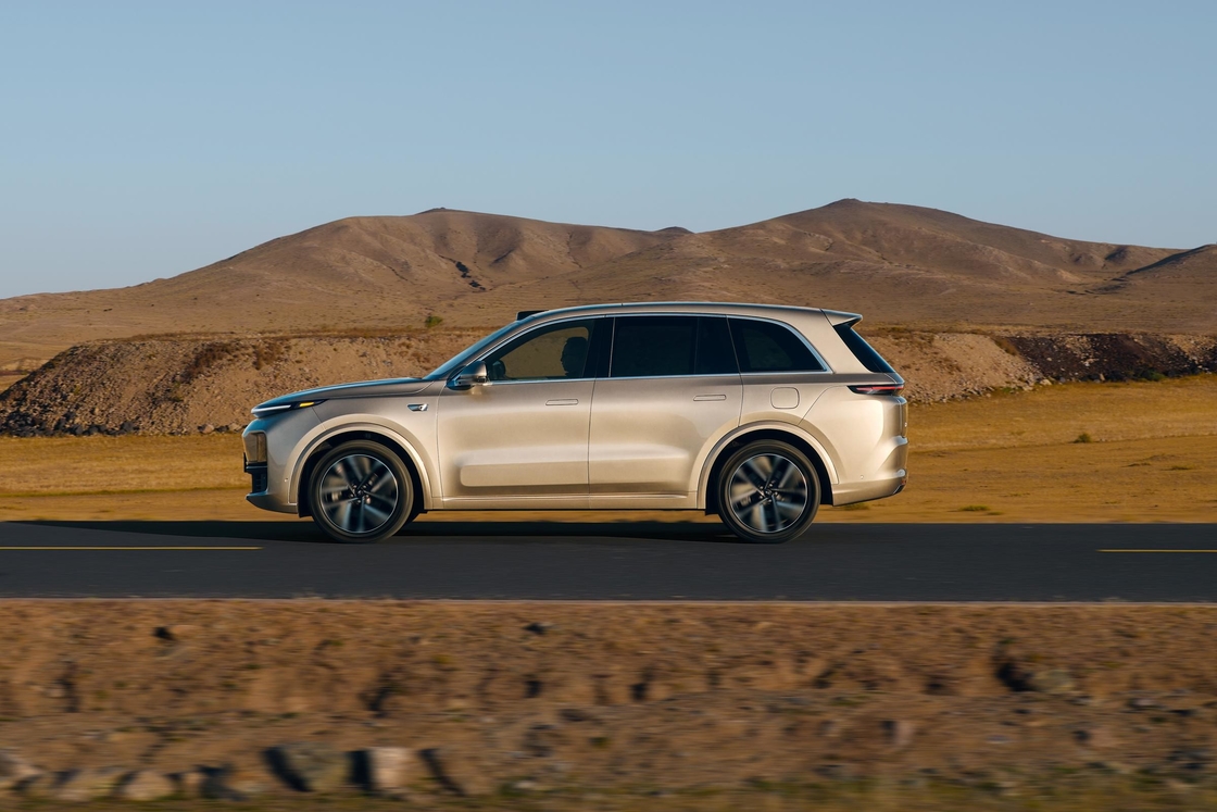 5 πόρτες 6 θέσεις L8 Lixiang Ηλεκτρικό αυτοκίνητο SUV Αριστερή οδήγηση Με 800 χιλιόμετρα αυτοκινητοκίνησης