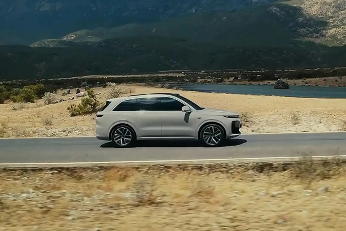 Ηλεκτρικό αυτοκίνητο Lixiang L6 Υψηλής απόδοσης SUV με 1,5 τόνους επεκτάτη εμβέλειας και 1390 χιλιόμετρα εμβέλειας