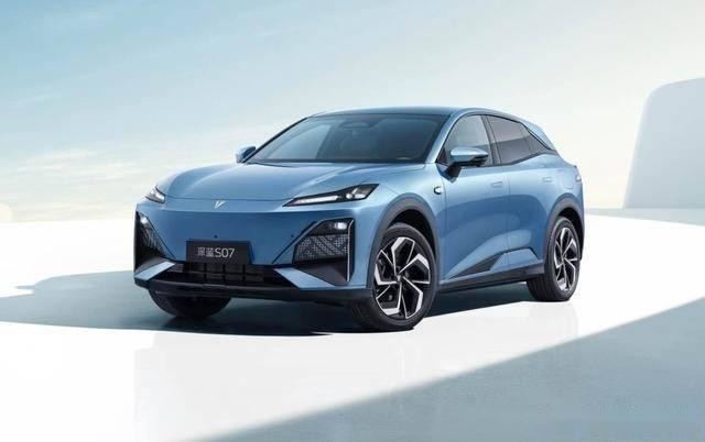 Μεσαίου μεγέθους Changan Ηλεκτρικό αυτοκίνητο DeepBlue 07 400km Range πίσω τροχιά EV Drive