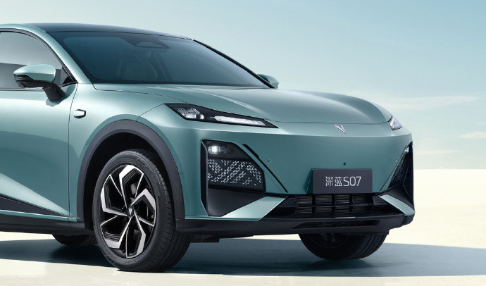 Αριστερό τιμόνι Changan Ηλεκτρικό αυτοκίνητο DeepBlue 07 Το τέλειο συνδυασμό της μορφής και της λειτουργίας