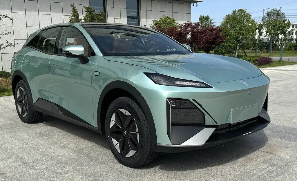 Αριστερό τιμόνι Changan Ηλεκτρικό αυτοκίνητο DeepBlue 07 Το τέλειο συνδυασμό της μορφής και της λειτουργίας