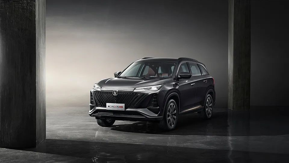 Τσάνγκαν Βενζίνη CS75 Plus SUV Βενζίνη Τύπος Ενέργειας Για Ημερήσιες Περιπέτειες σας