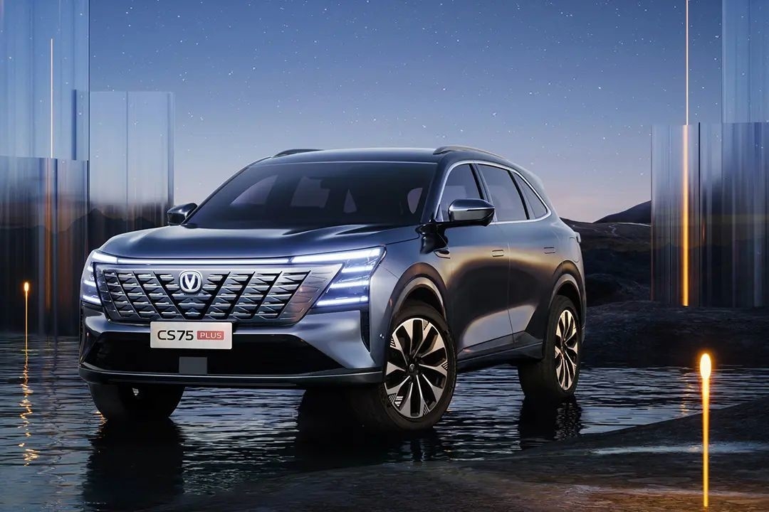 Συγκινητικό Changan βενζινοκίνητο αυτοκίνητο 5 πόρτες 5 θέσεις CS75 Plus SUV με εμπρός τροχό