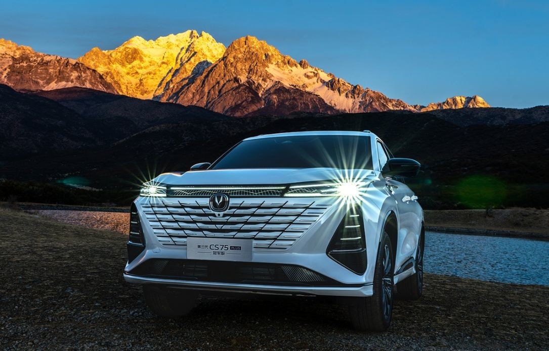 Συγκινητικό Changan βενζινοκίνητο αυτοκίνητο 5 πόρτες 5 θέσεις CS75 Plus SUV με εμπρός τροχό