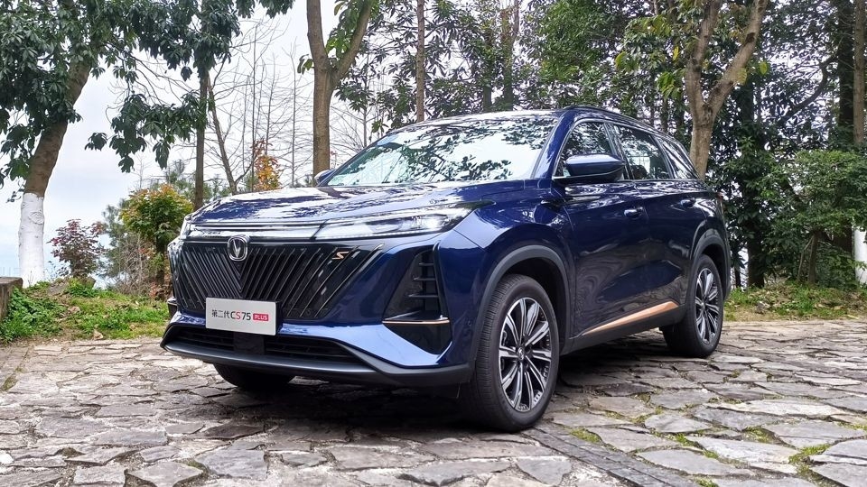 Συγκινητικό Changan βενζινοκίνητο αυτοκίνητο 5 πόρτες 5 θέσεις CS75 Plus SUV με εμπρός τροχό
