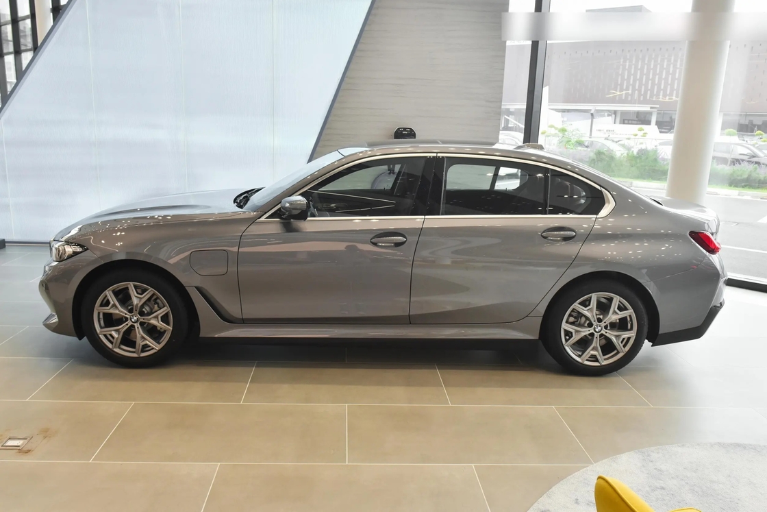 BMWi3 Ηλεκτρικό αυτοκίνητο 2024 5 θέσεων Καθαρά οχήματα νέας ενέργειας Αυτοκίνητα Sedan με μακρά αυτονομία EV μπαταρία Αυτοκίνητο E Οχήμα