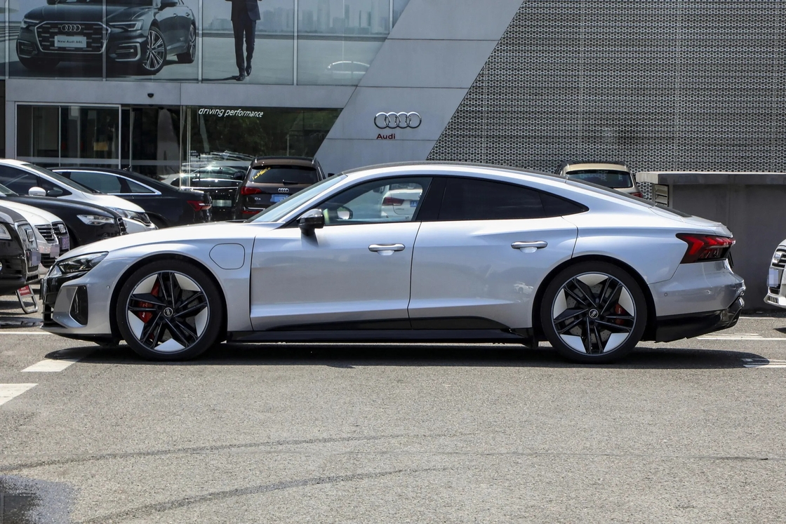 2024 Κινέζικο Μεγάλο SUV Για Audi RS E-tron GT 510kW 495km Μακροδιάστημα Καθαρά Ηλεκτρικά Αυτοκίνητα Για Ενήλικες