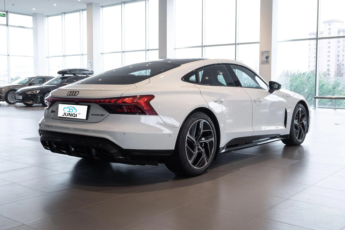 Αου-ντι RS E-tron GT 2024 Πλήρως ηλεκτρικό σπορ σεντάν 4WD 495km Πεδίο 510kW Δύναμη πολυτελή Αου-ντι EV με προηγμένα χαρακτηριστικά ασφάλειας