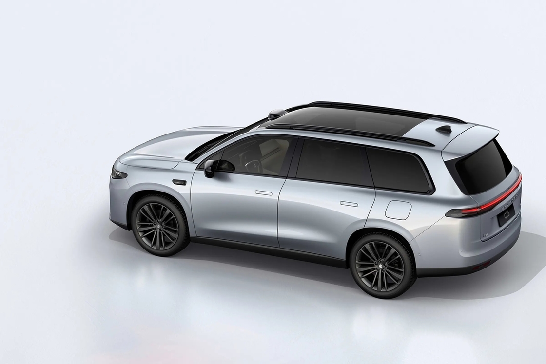 Ηλεκτρικό αυτοκίνητο Leapmotor C16 Ένα μεσαίο-μεγάλο SUV με στρωμένη εμφάνιση Τραπεζοειδές πλέγμα εισόδου αέρα και έξι επιλογές χρώματος σώματος