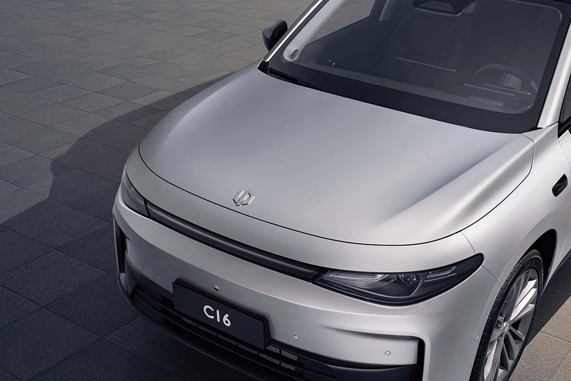 Ηλεκτρικό αυτοκίνητο Leapmotor C16 Ένα μεσαίο-μεγάλο SUV με στρωμένη εμφάνιση Τραπεζοειδές πλέγμα εισόδου αέρα και έξι επιλογές χρώματος σώματος
