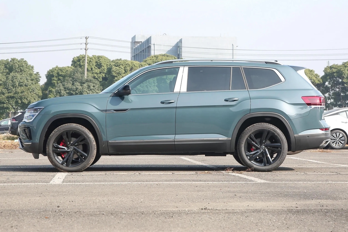 Μεσαίο και Μεγάλο SUV Volkswagen Βενζινοκίνητο Tuon 330TSI με 2.0T 220HP L4 κινητήρα και 7 ταχυτήτων διπλό συμπλέκτη